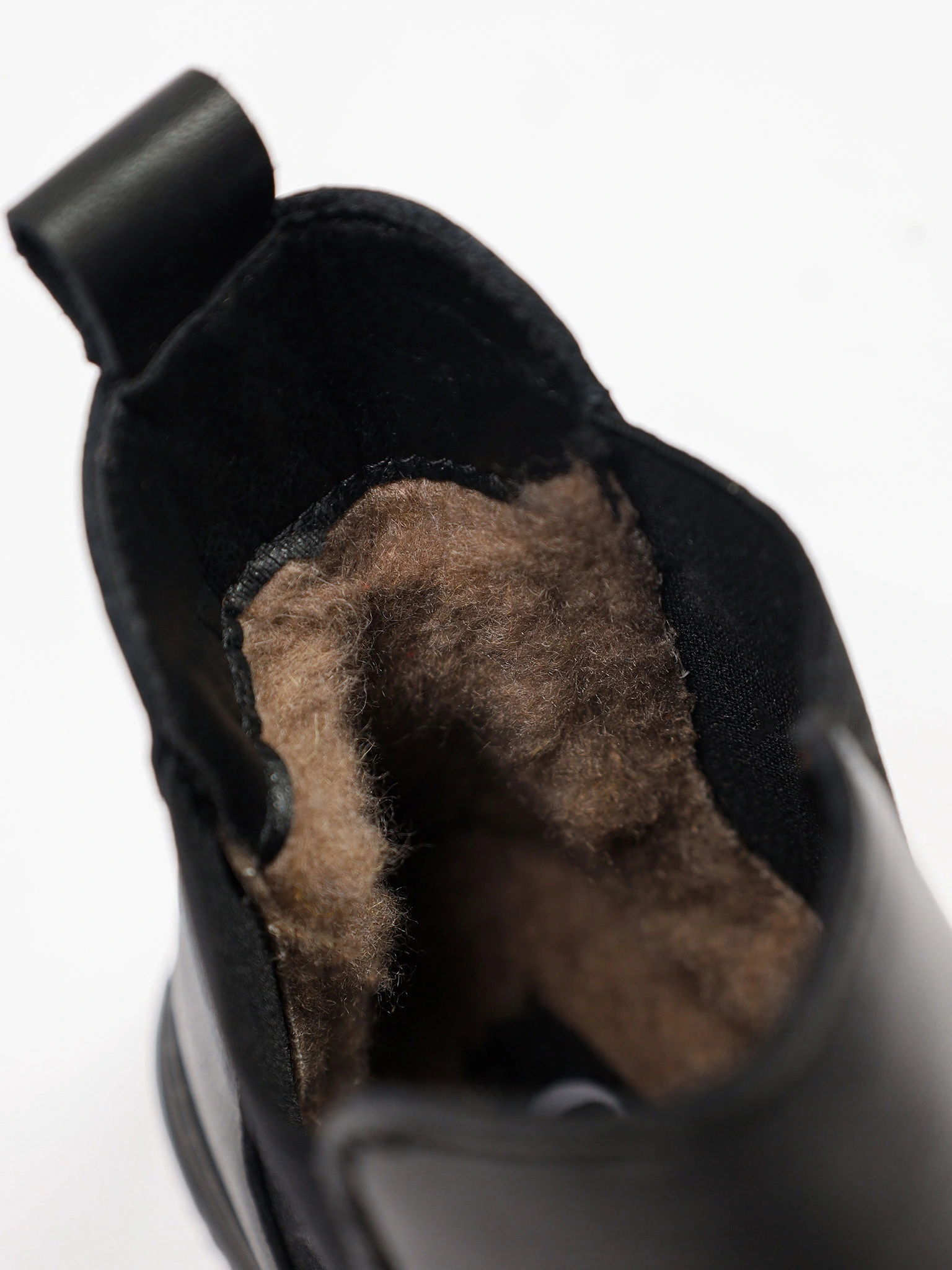 Ботинки-челси черного цвета на низкой подошве